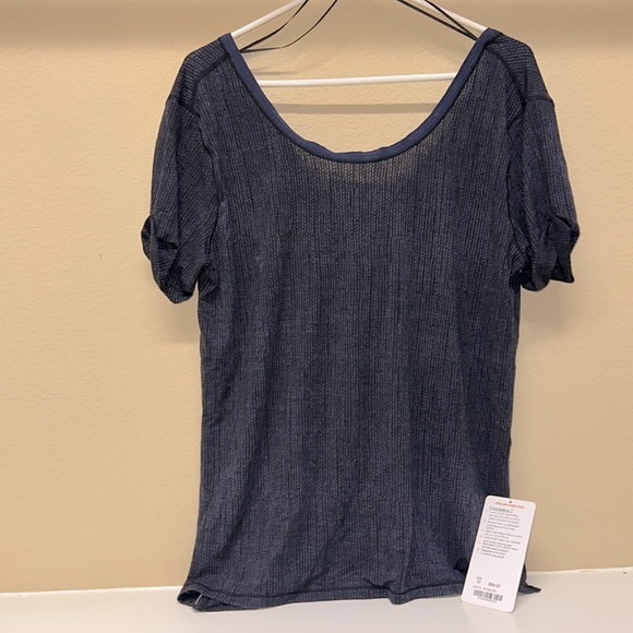 Lululemon T-shirt - Picture 2 of 5